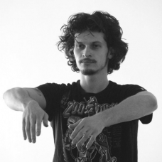 Женя Карякин