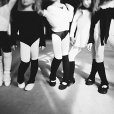 yana-zaets-i-ee-vospitannitsyi-dlya-zhurnala-lapset-magazine-dec-2014-6